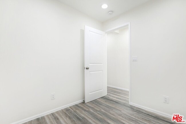 Building Photo - 1722 N Ave 45