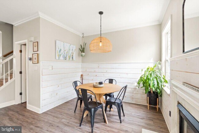 Building Photo - 10136 Pale Rose Loop
