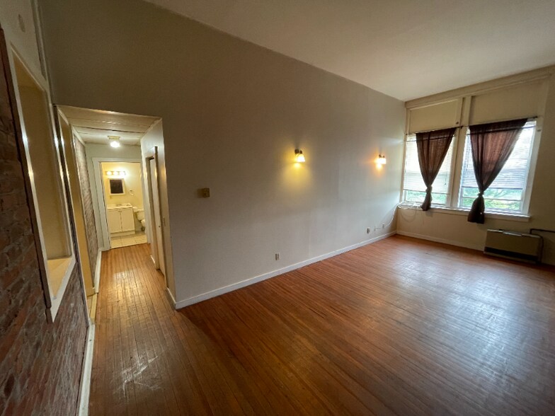 Building Photo - 41 Academy St