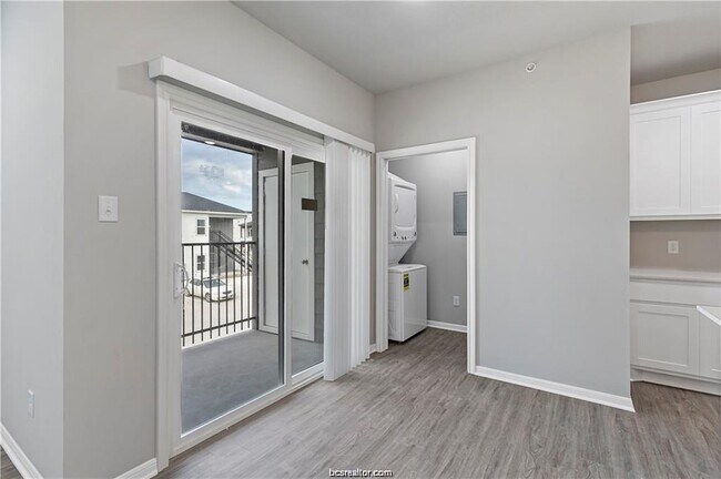 Building Photo - 1326 Prairie Dr