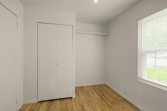 Building Photo - 6306 E 153 St