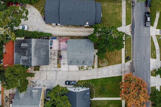 Building Photo - 2413 Musselwhite Ave