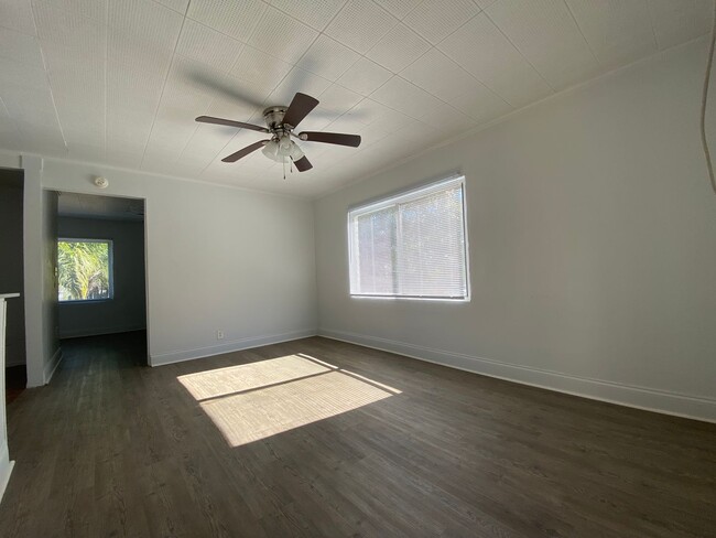 Building Photo - 30 N Primrose Dr