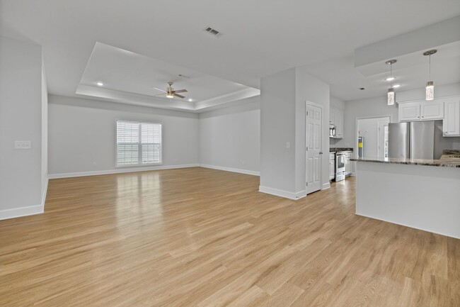 Building Photo - Stunning Newer Townhouse