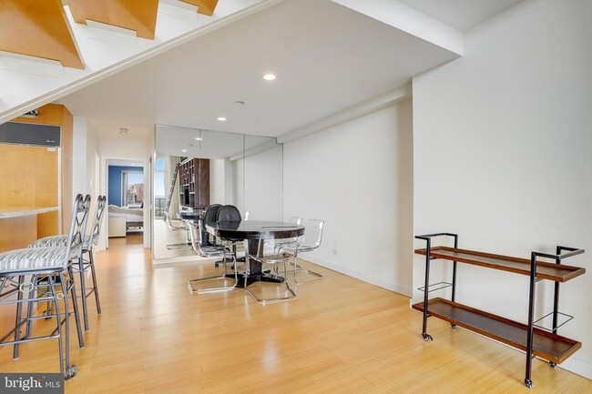 Building Photo - 1200 N Nash St