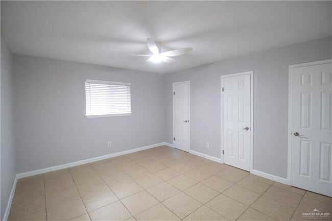 Building Photo - 10 Fern Ave W