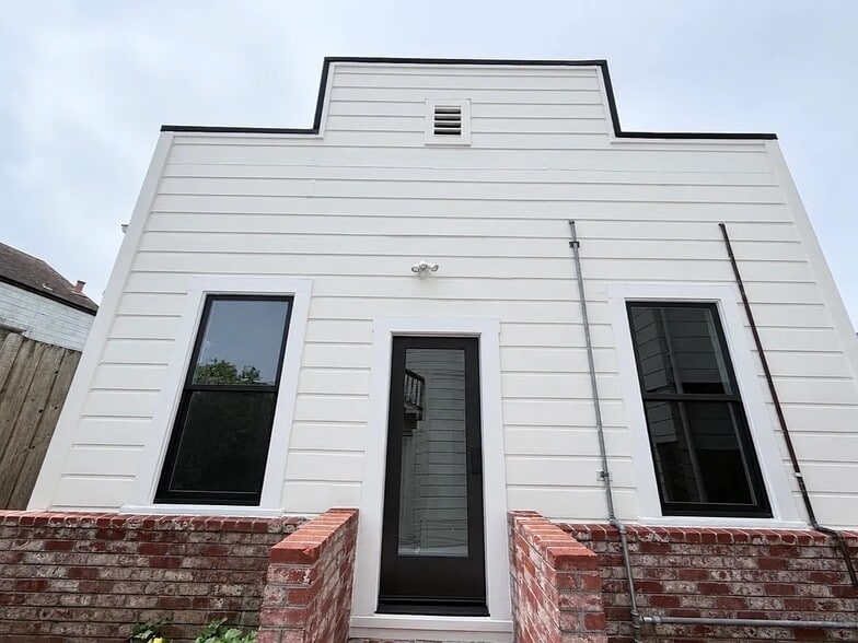 Building Photo - 3774 Mission St