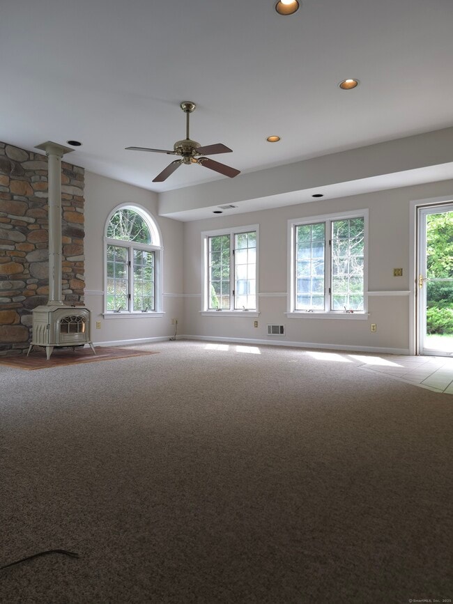 Building Photo - 523 Overlook Dr