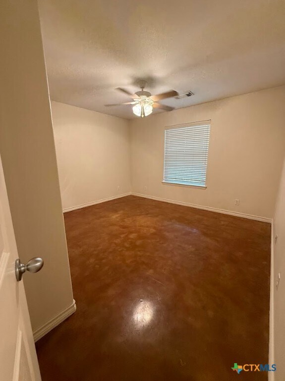 Building Photo - 1608 Lakeview Dr