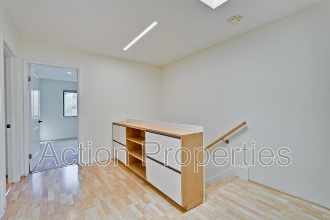 Building Photo - 209 Ortega Ave