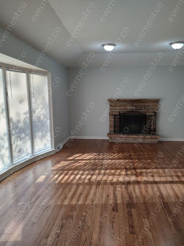 Building Photo - 916 Dorton Ln