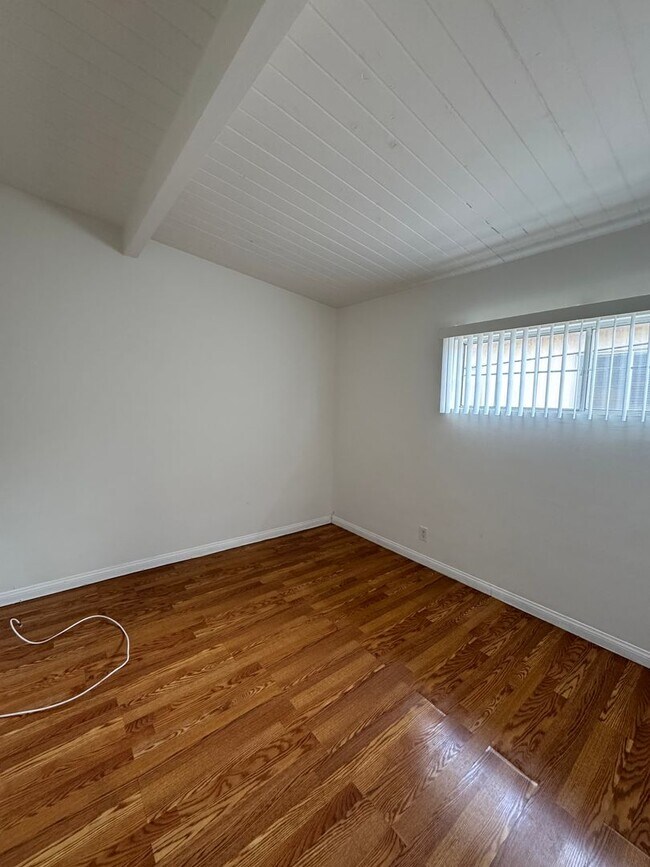 Building Photo - Comfortable 1-Bedroom in Gardena with Park...