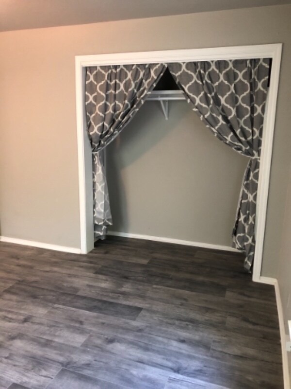 Building Photo - 1116 E Broadway St