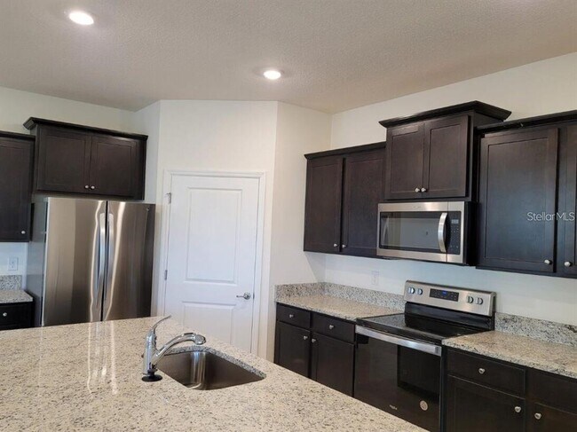 Building Photo - 5084 Stokes Wy