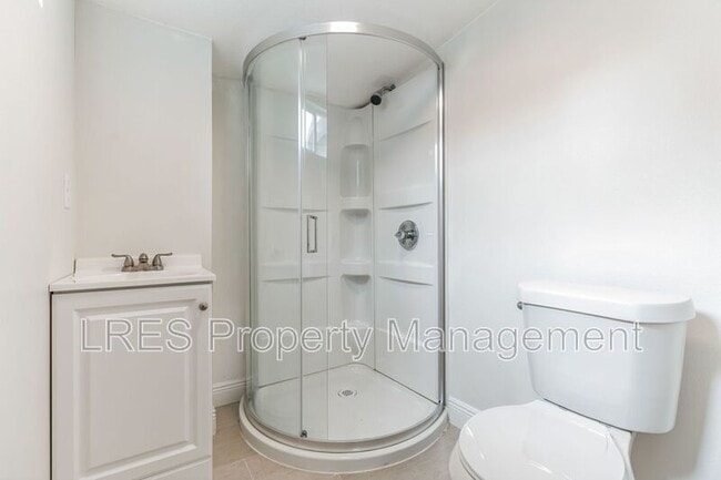 Building Photo - 710 1/2 Cypress Ave