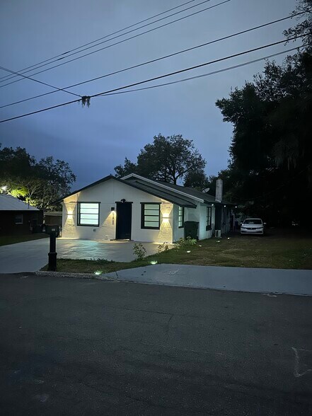 Building Photo - 645 W 12th St