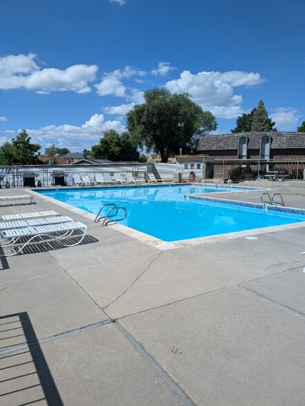 Building Photo - 1643 Willowbrook Dr