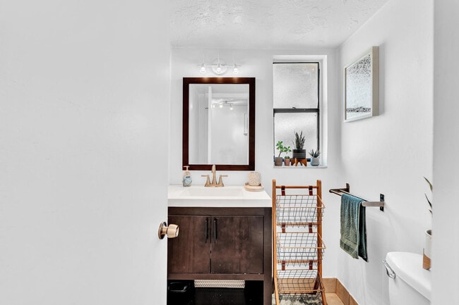 Building Photo - 1826 N Dixie Hwy