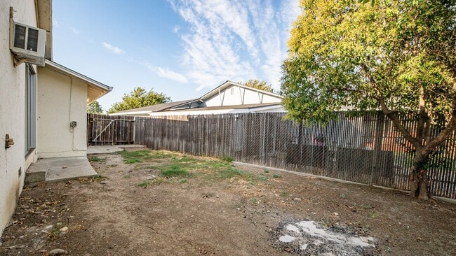 Building Photo - 4 Bedroom home with RV parking