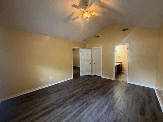 Building Photo - 30 Spanish Moss Cir