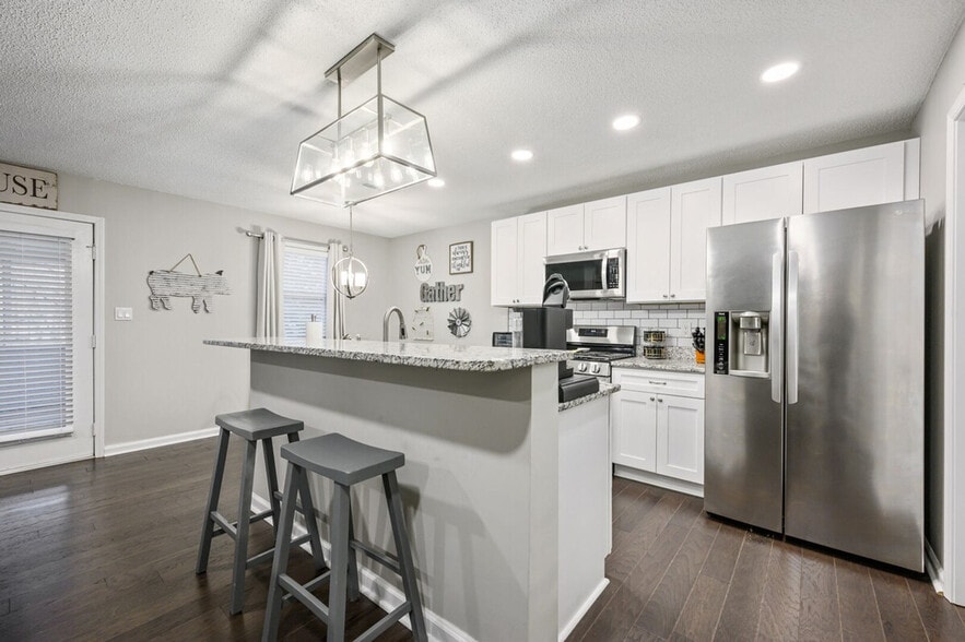 Building Photo - 10 Jill Ln