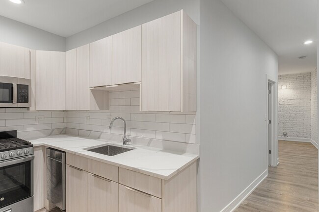 Building Photo - 6952 N Wolcott Ave