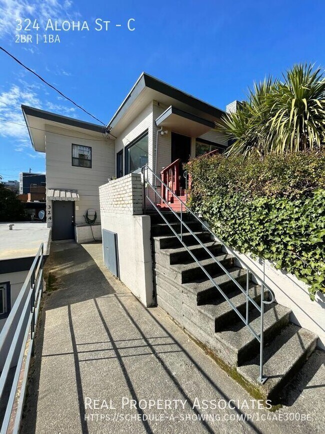 Building Photo - 324 Aloha St