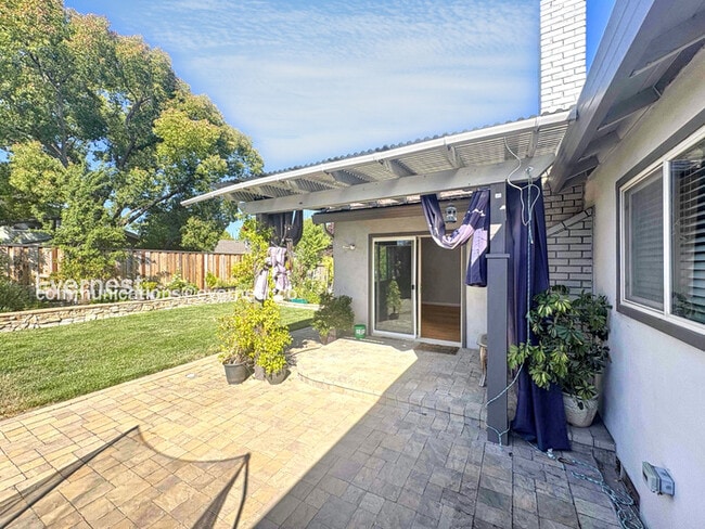 Building Photo - 108 Madora Pl