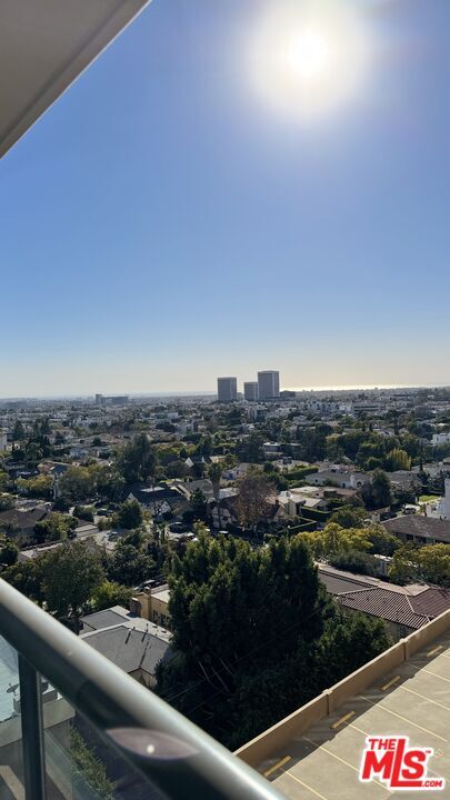 Building Photo - 10724 Wilshire Blvd