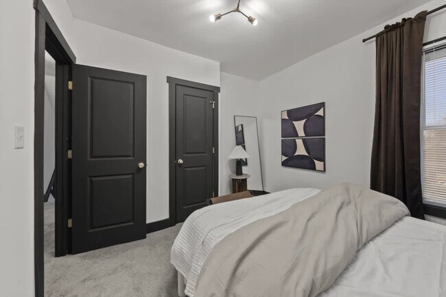 Building Photo - 286 Taylor Ave