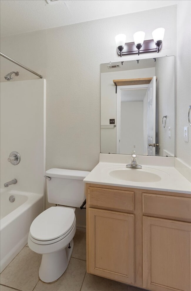 Building Photo - 887 Sagewood Trl