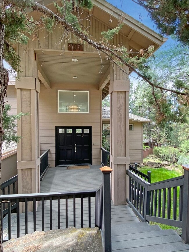 Building Photo - Elegant Awbrey Butte Home | Unfurnished | ...