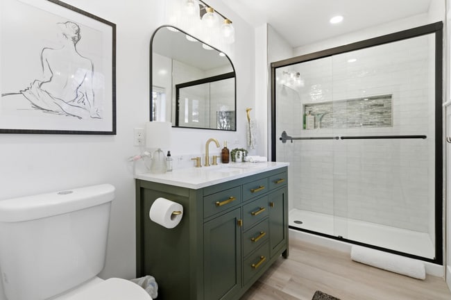 Building Photo - 809 3rd Ave W