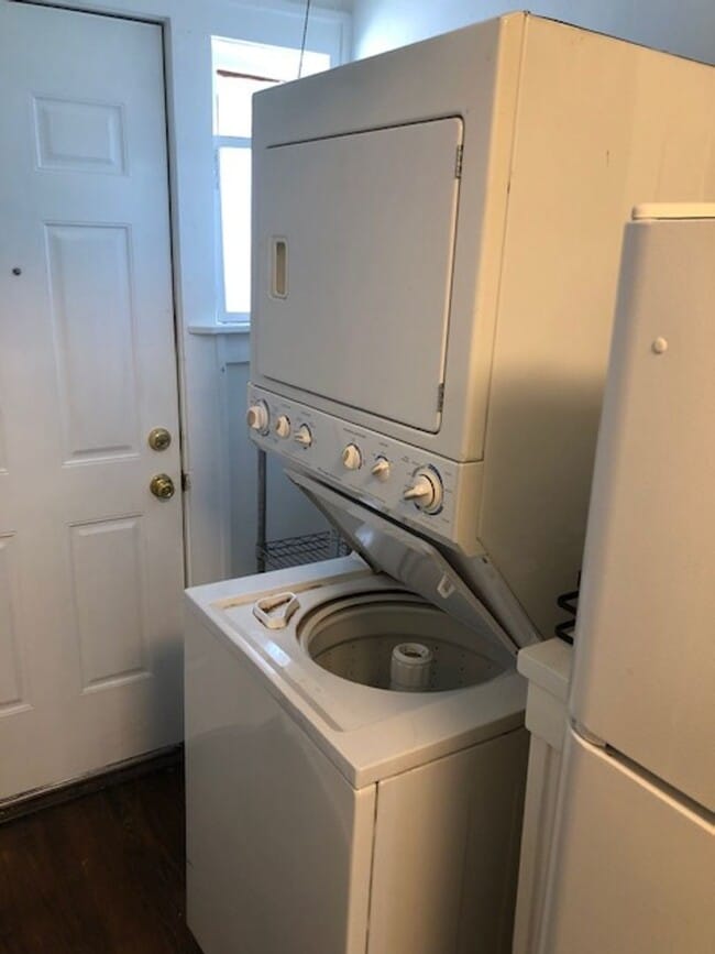 Building Photo - Charming 1-Bedroom Duplex in Historic Gate...