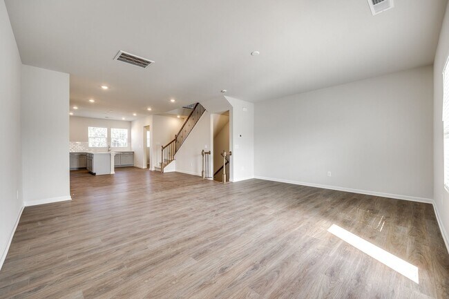 Building Photo - Beautiful 3-bedroom, 3.5 bath townhome in ...