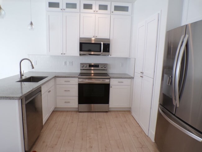 Building Photo - Huckleberry Townhomes