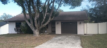 Building Photo - Beautiful 2 bedroom 2 bathroom house 1 car...