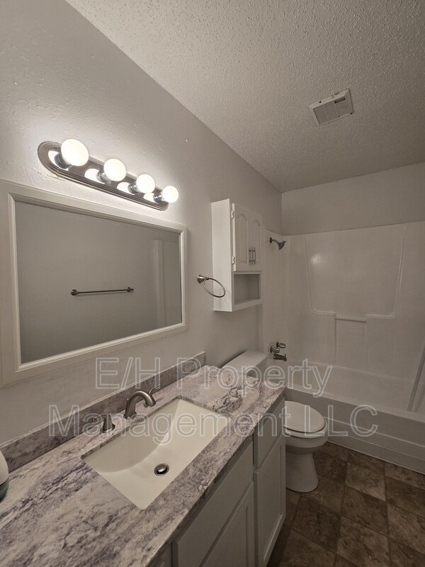 Building Photo - 8728 E Arthur Cir