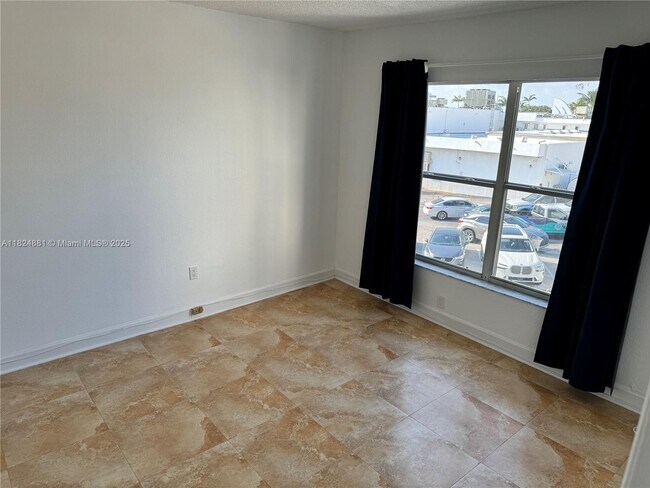 Building Photo - 9248 Collins Ave