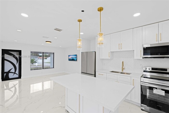 Building Photo - 3030 NW 99th St