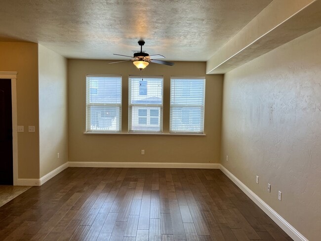 Building Photo - 3609 Autumn Colors Dr