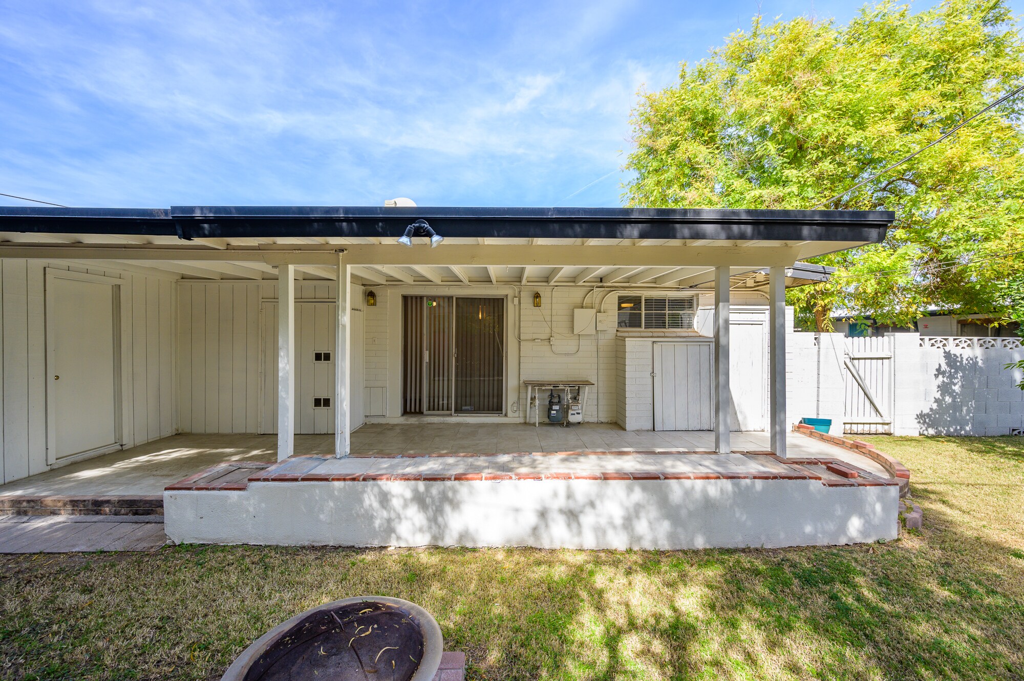 Private Backyard 5 - 1809 E Colter St