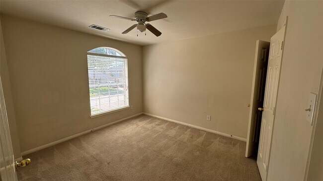 Building Photo - 14614 Vaughnville Dr