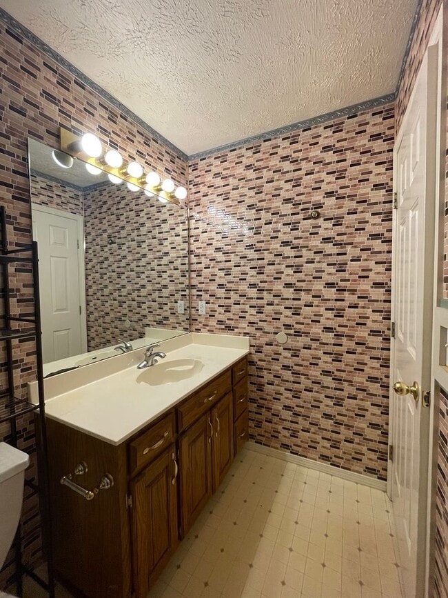 Building Photo - Excellent location - Wonderful all brick contemporary ranch styled home