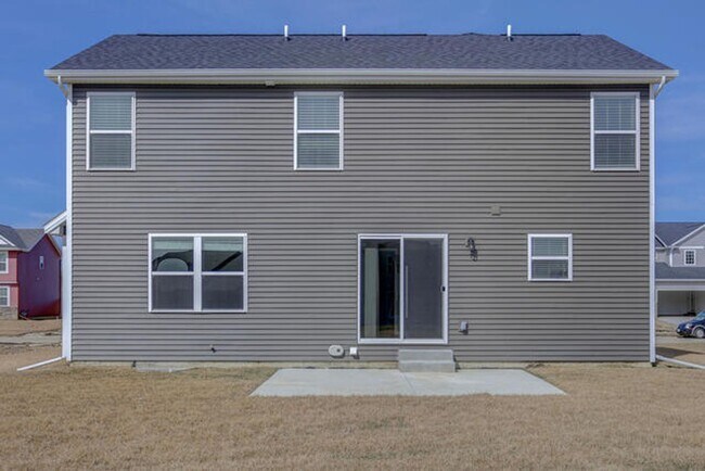 Building Photo - Beautiful 5 bed, 4 bath-Prairie Crossing, Mahomet - AVAILABLE NOW