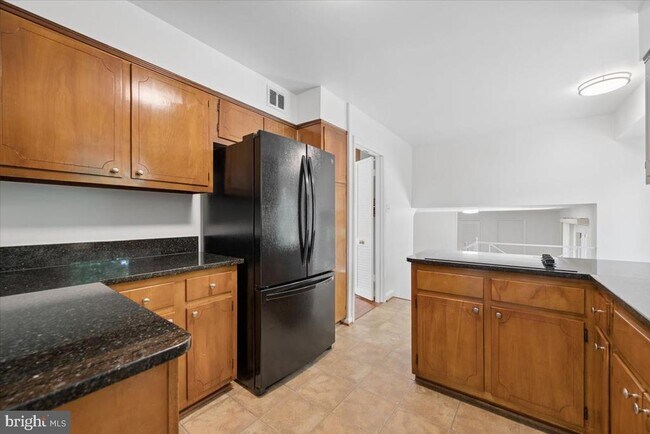 Building Photo - 9202 Wilmett Ct