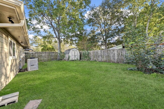 Building Photo - 14027 Blue Falls Dr