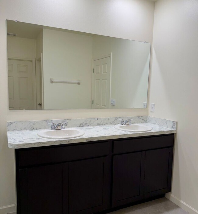 Building Photo - Palm Bay Pool Home Stunner!