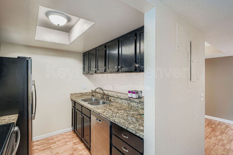 Building Photo - 540 S Forest St