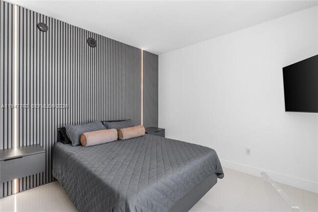 Building Photo - 90 SW 3rd St